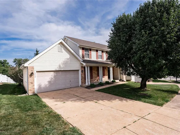 16462 Green Pines Dr, Ballwin, MO 63011