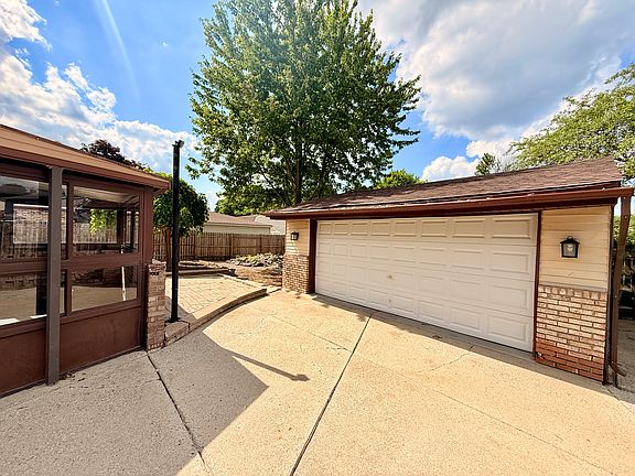4th image of 11849 Ontario Dr