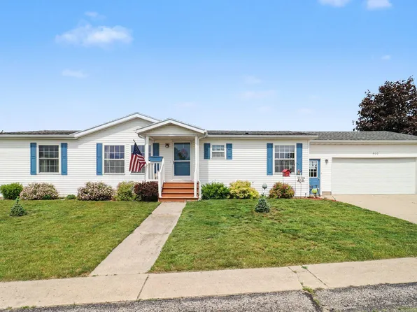 600 Peach Ln, Fremont, MI 49412