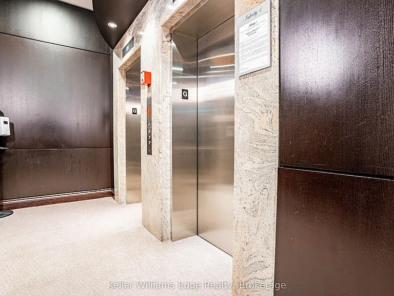 30 Grand Trunk Cres W #2001 — Photo 34