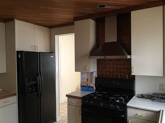 3rd image of 8529 253rd St
