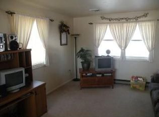 12 Runway Ave, New Holland, PA 17557
