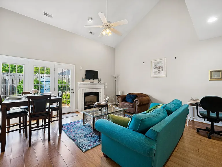 702 Teague Pl — Photo 3