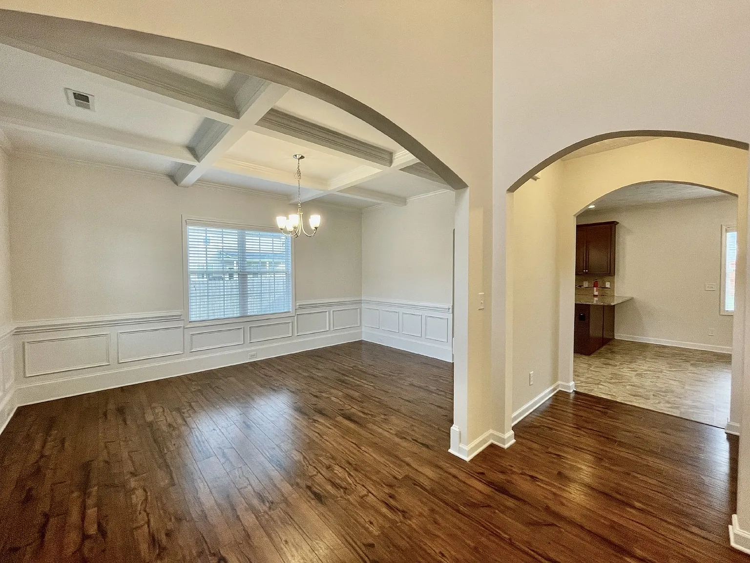 4 bed, 2.5 bath, 2577 sqft, $2,350 — Photo 4