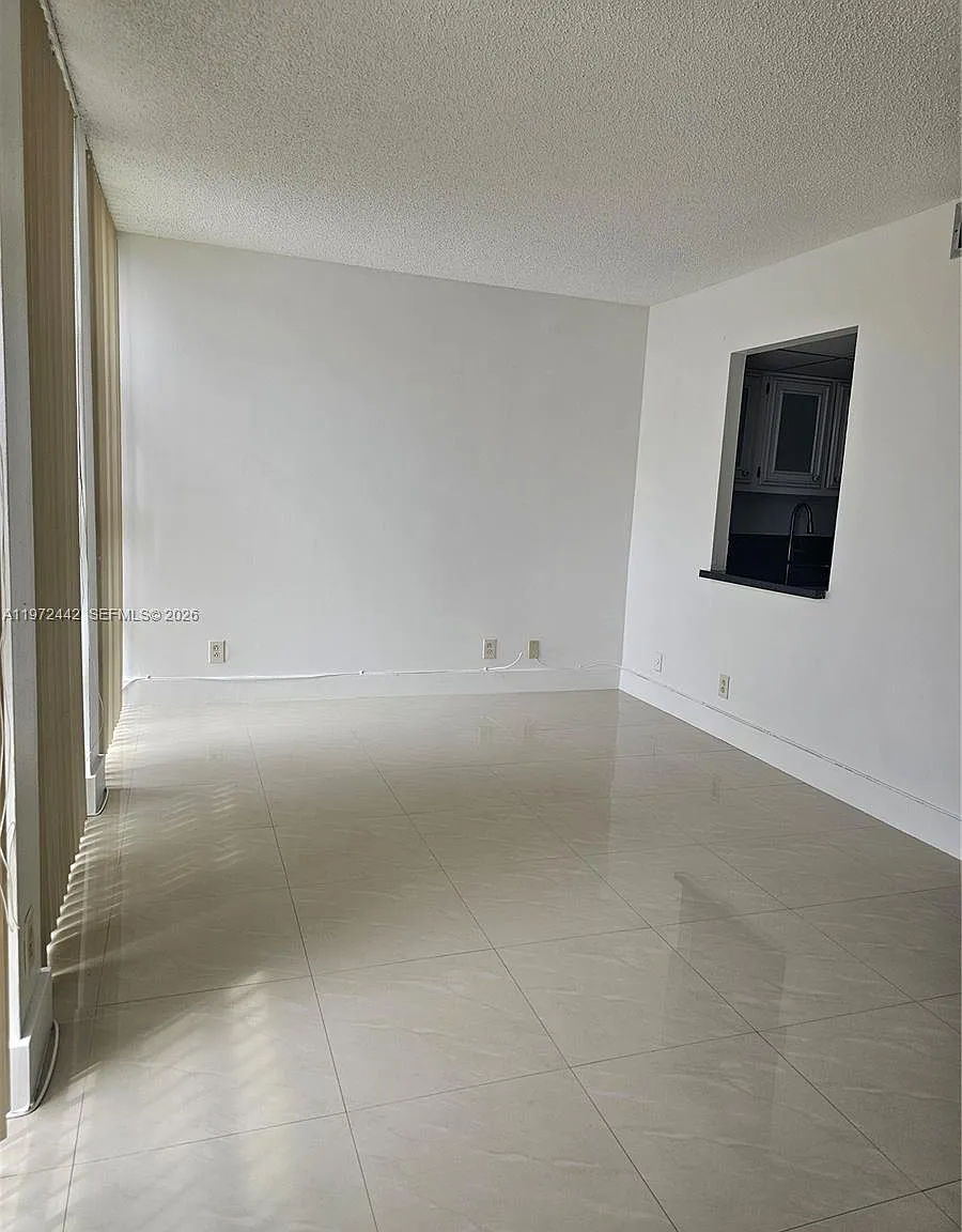 Desoto Park Condo — Photo 2
