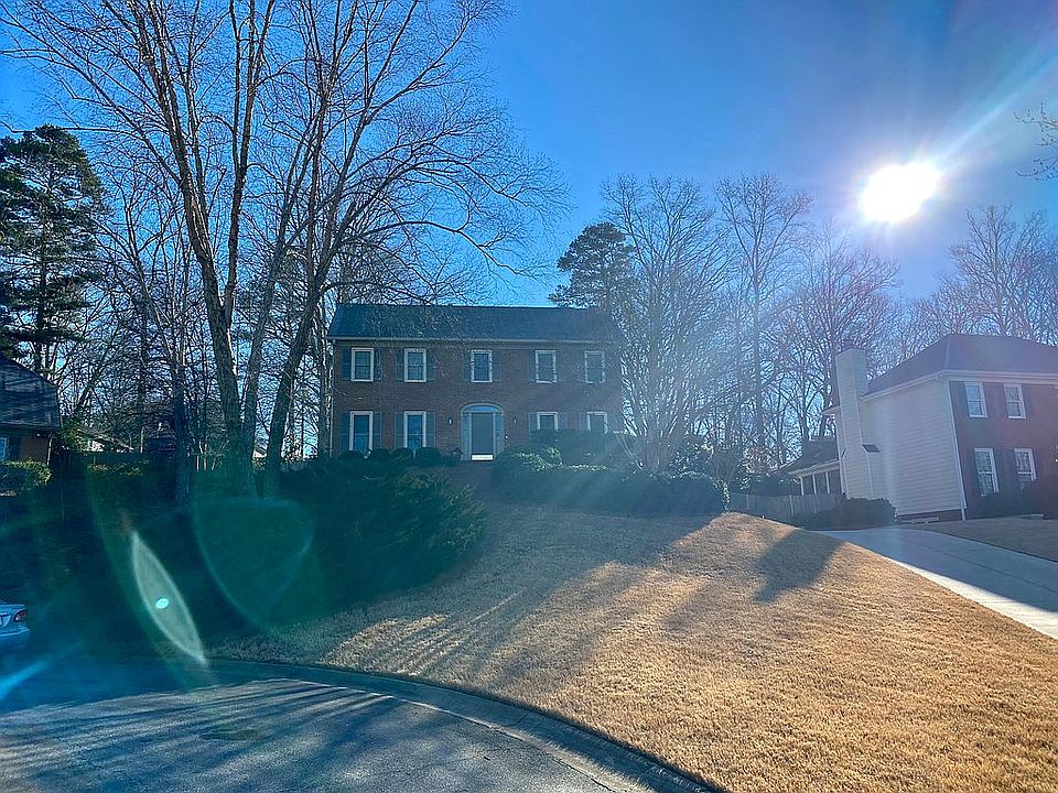2nd image of 2826 Regents Park Ln