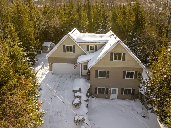 7500 Nine Mile Point Dr, Charlevoix, MI 49720