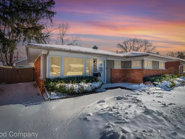 326 Huntley Ave, Clawson, MI 48017