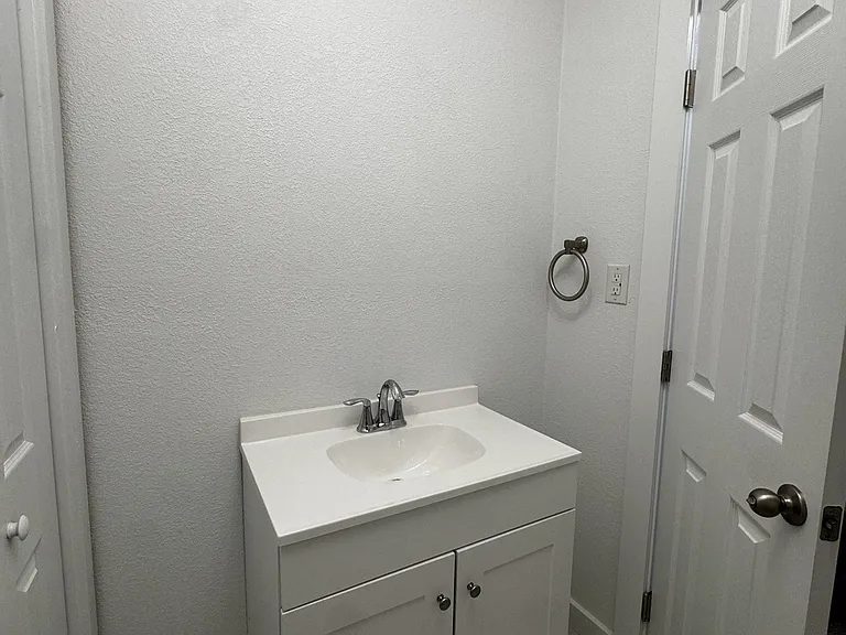308 E Greeley St — Photo 10