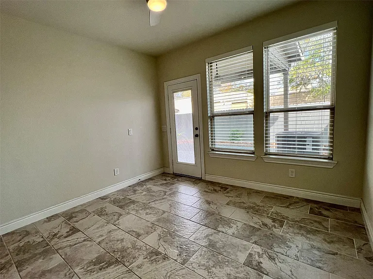 10916 Cannes Memorial Dr — Photo 25