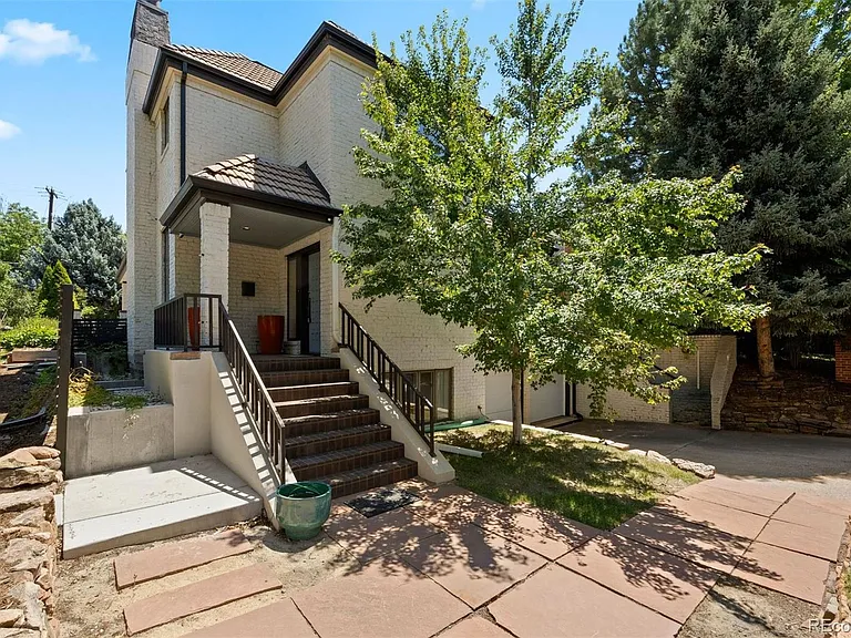 290 Madison St — Photo 1