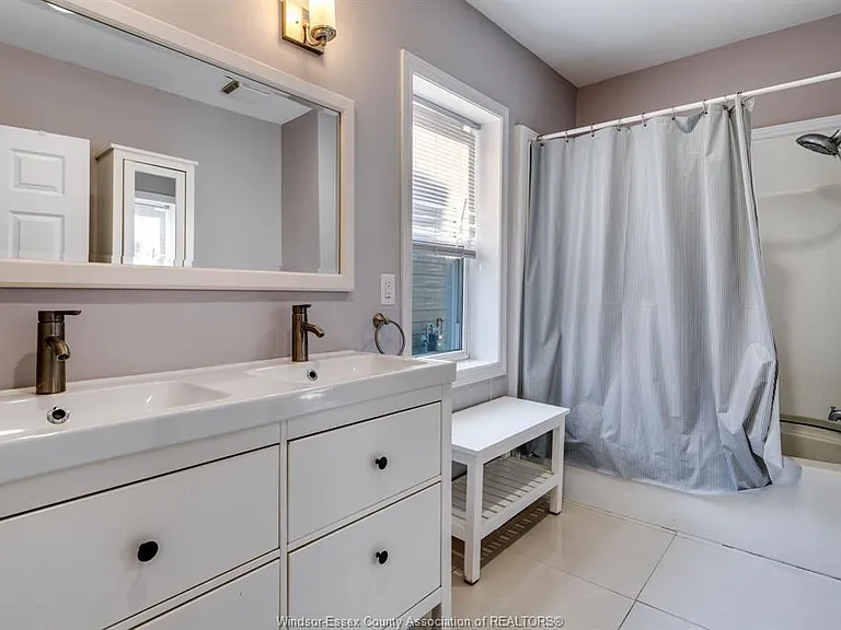 1672 Elgin St — Photo 15