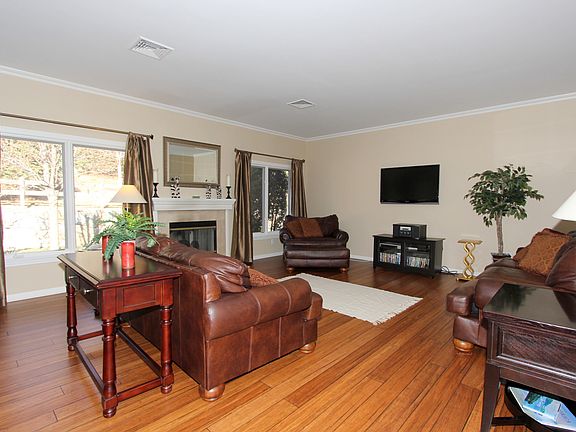 2nd image of 903-B Heritage Hills Dr #B