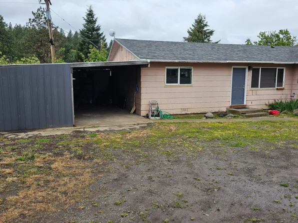 602 1/2 2nd St, Cove, OR 97824