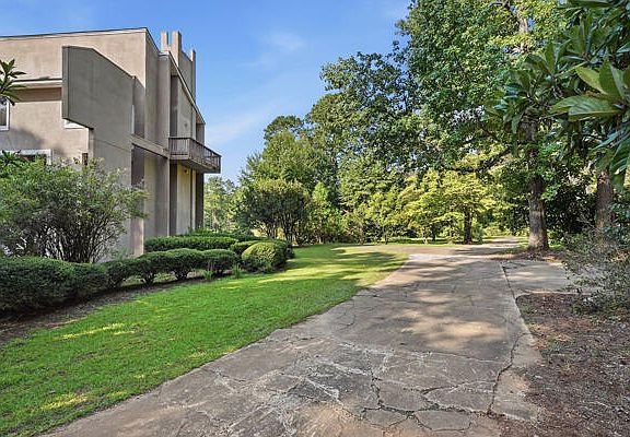 2nd image of 702 Tallahassee Rd