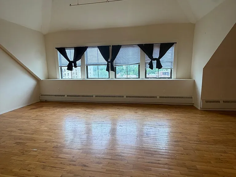 162 McLean Ave — Photo 3