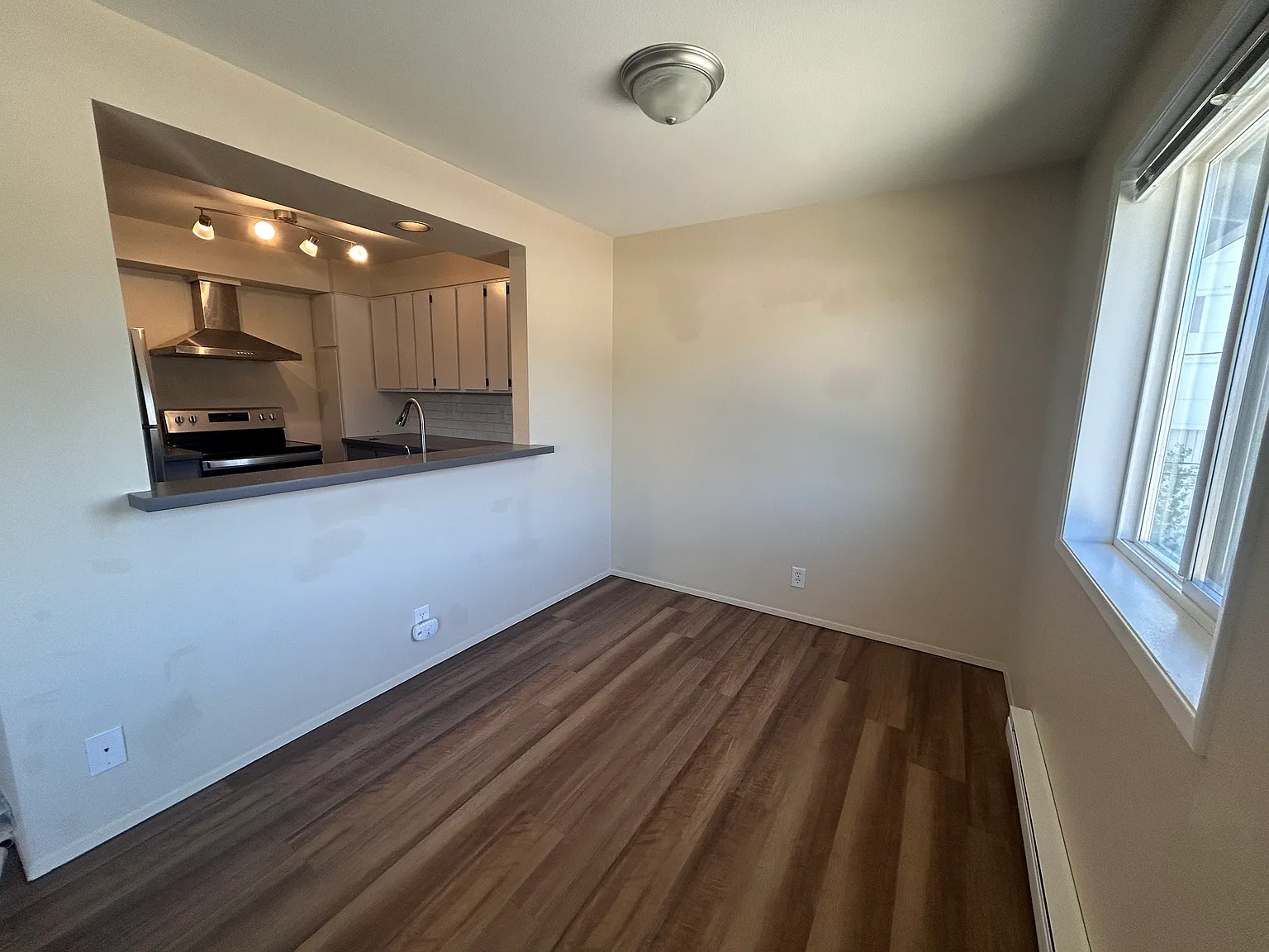 3 bed, 950 sqft, $3,200 — Photo 4