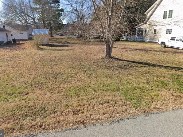 14277 Calvert St, Solomons, MD 20688