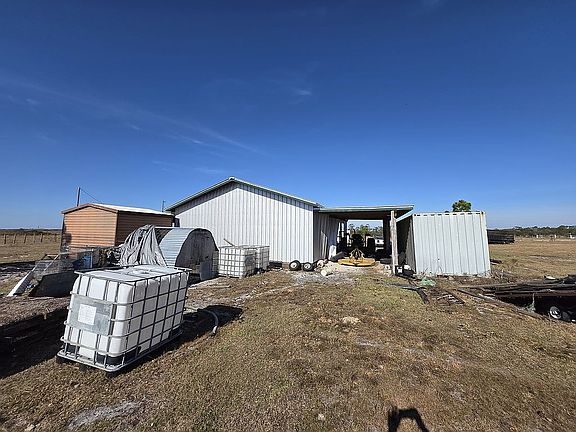 4th image of 820 Dachshund Rd