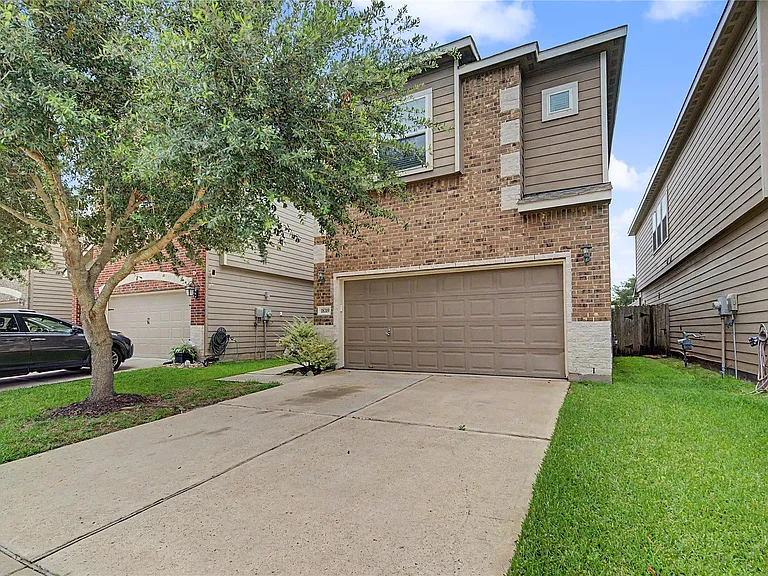 18319 Amalfi Coast Dr — Photo 2