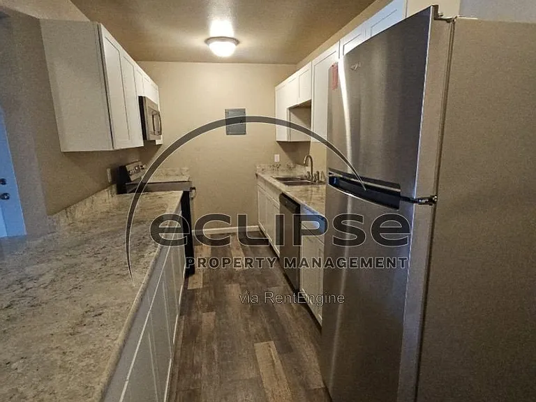 502 Bell Ct #C8 — Photo 4