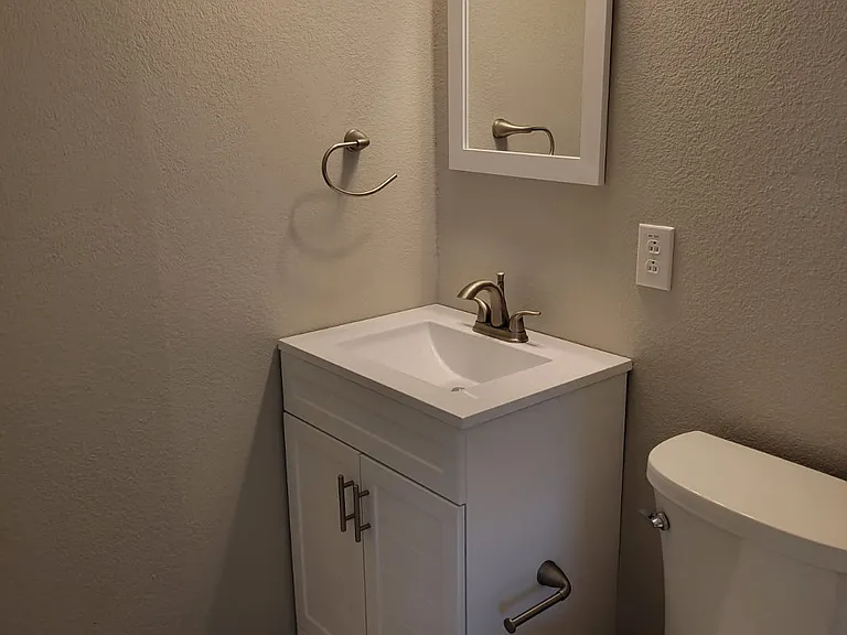 214 Glasgow Dr — Photo 12
