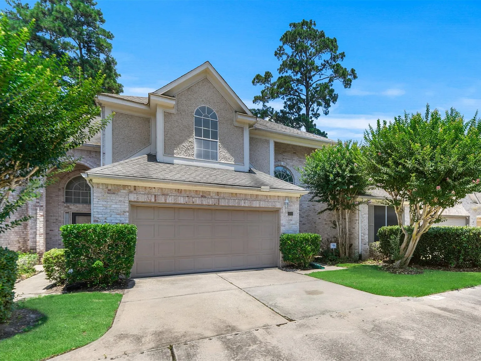 3 bed, 2.5 bath, 1959 sqft, $2,650 — Photo 2
