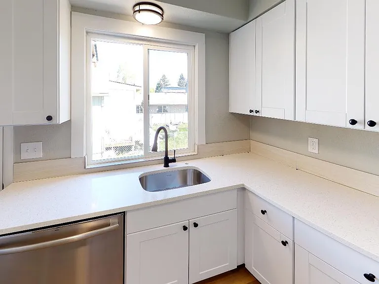 8604 N Hamlin Ave #8604 — Photo 2