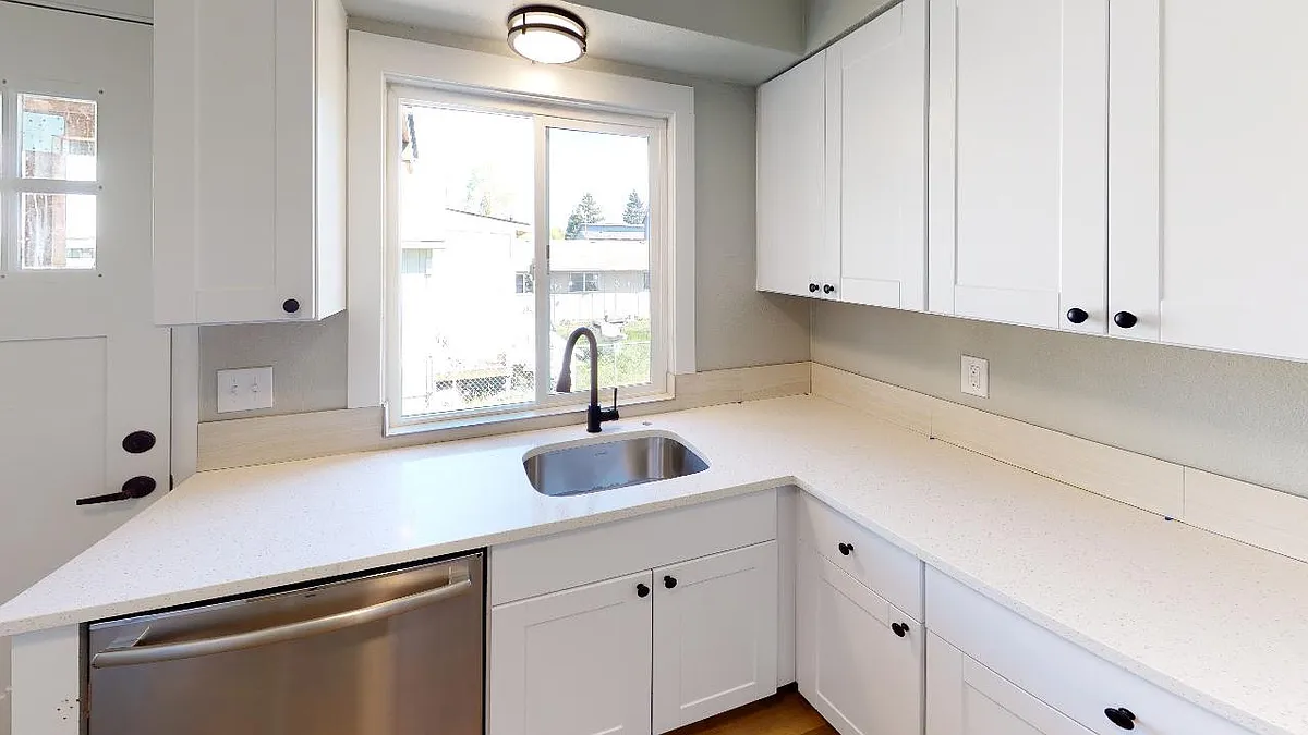 Building Photo - 8604 N Hamlin Ave #8604