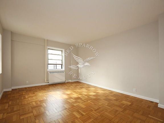 3rd image of 5 Fordham Hill Oval APT 11A
