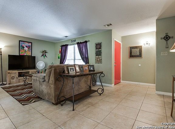 5th image of 130 Cornwall Dr