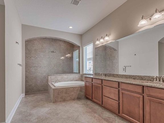 4th image of 213 Majestic Eagle Dr