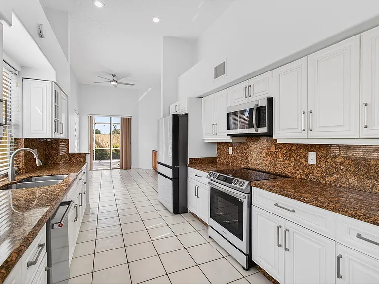 7848 Travlers Tree Dr — Photo 17