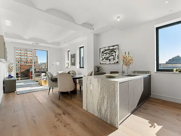 305 E 61st St #704, New York, NY 10065