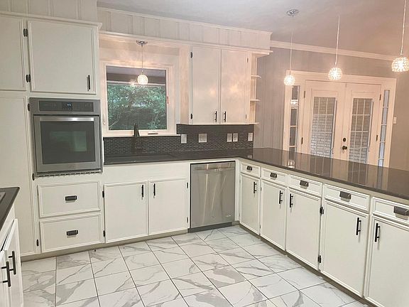 4th image of 5926 Fairlane Dr