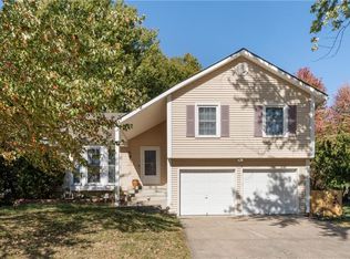 12930 S Seminole Dr, Olathe, KS 66062