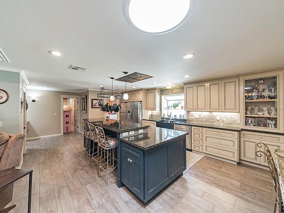 4th image of 2041 Laurelei Ave