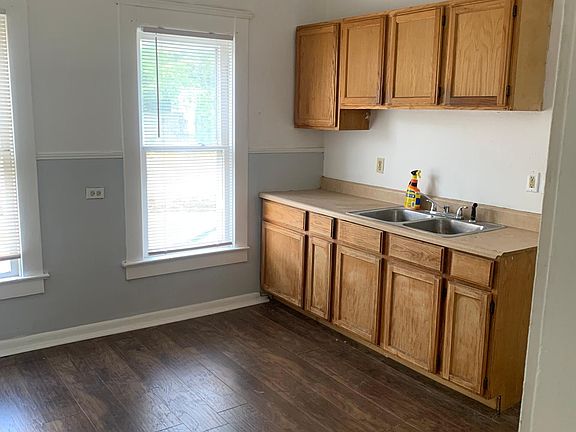 3rd image of 4104 Woburn Ave