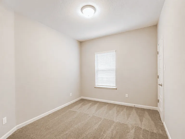 7158 Magnolia Crk #101 — Photo 6