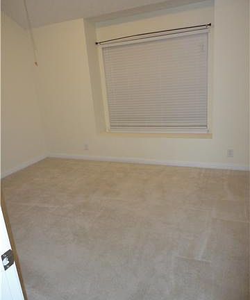 4th image of 207 Stewarts Landing Cir