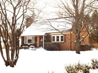 609 Crescent Dr, Mount Pleasant, MI 48858