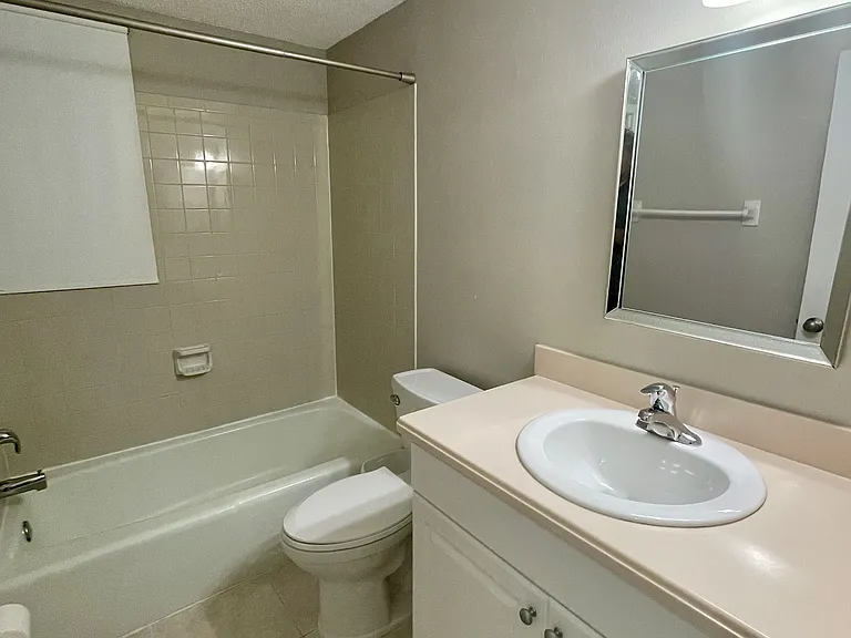 619 Shore Rd — Photo 15