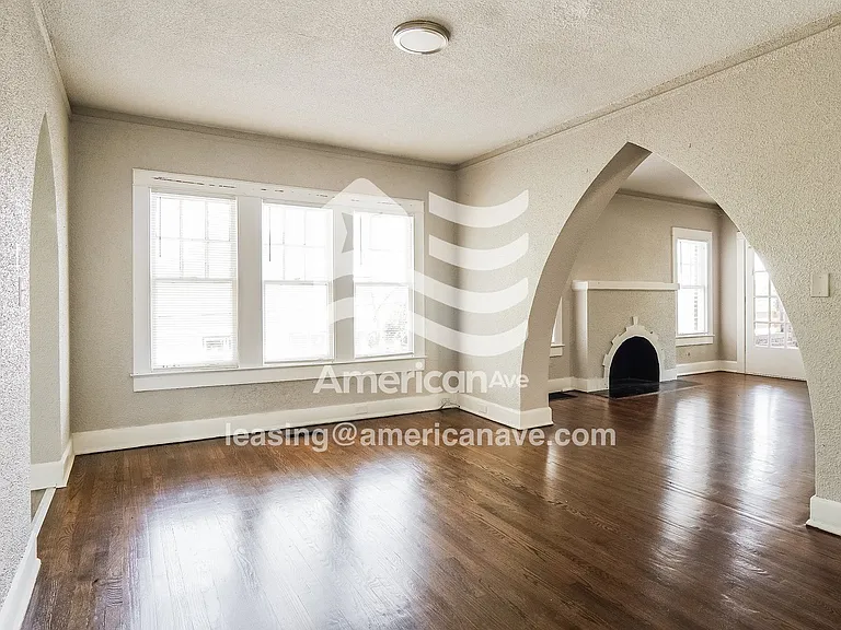 1359652_005_living_room_13803530.jpg