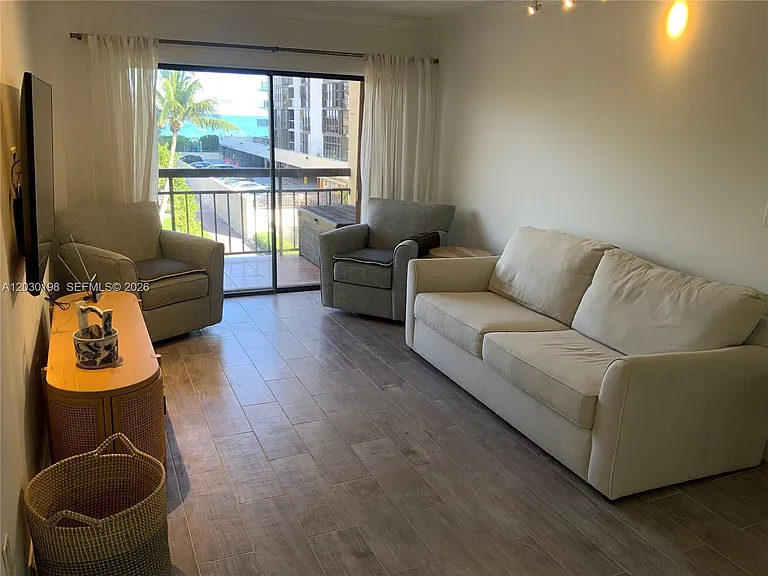 6444 Collins Ave #A6 — Photo 8