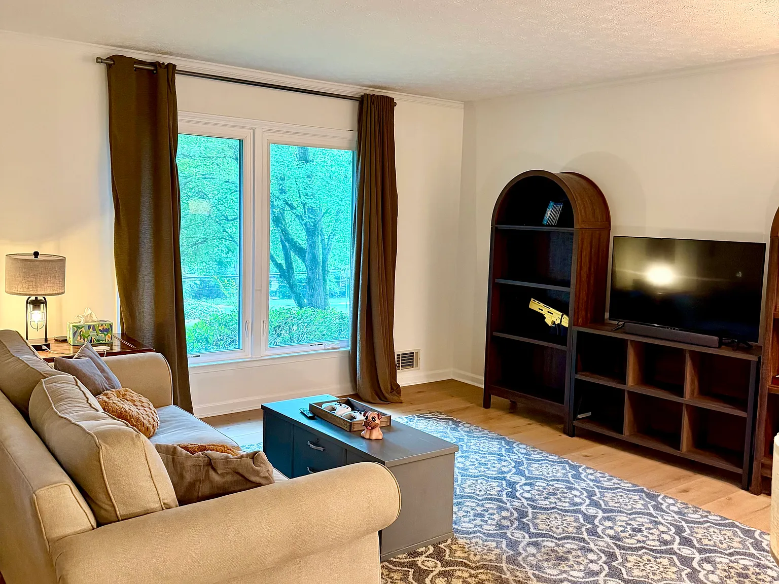 4 bed, 2200 sqft, $750 — Photo 2