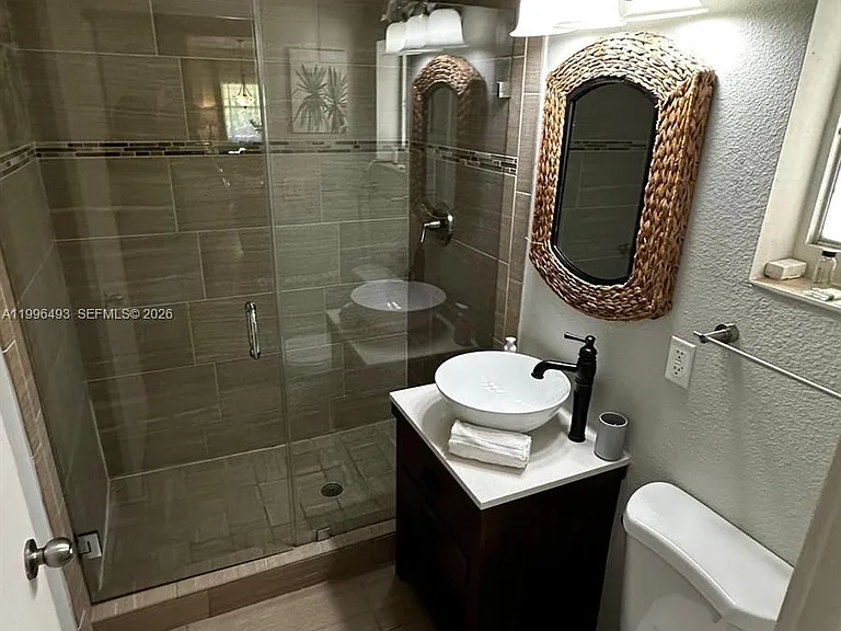 1448 Dewey St — Photo 8