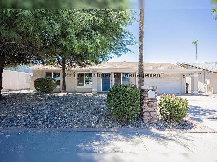 3715 E Sweetwater Ave — Photo 2