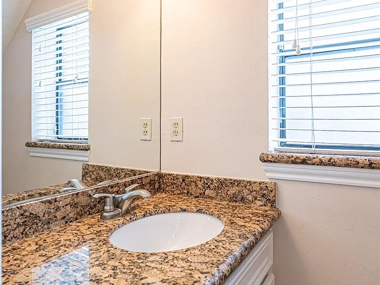 2306 Potomac Dr #B — Photo 10