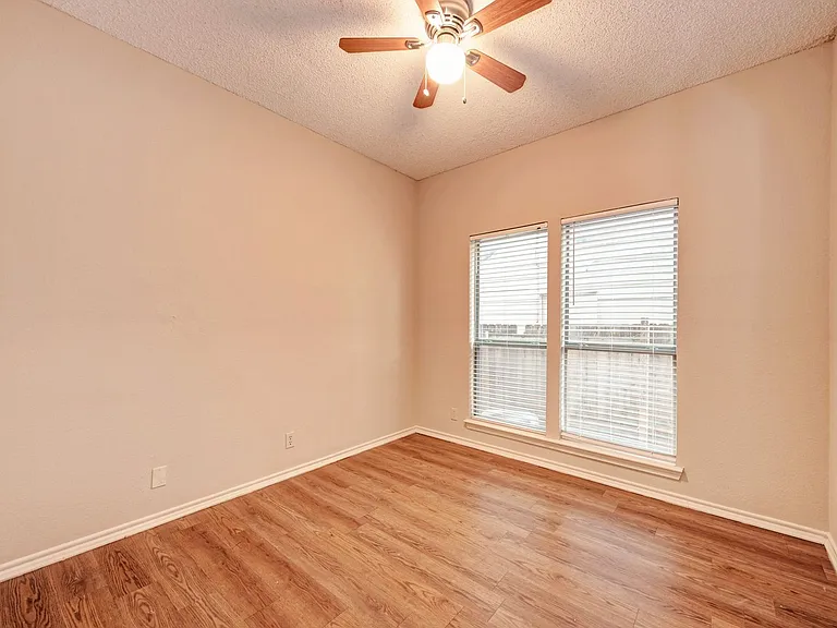 914 W 26th St #104 — Photo 14
