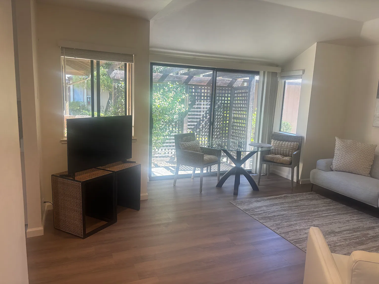 1 bed, 700 sqft, $2,300 — Photo 3